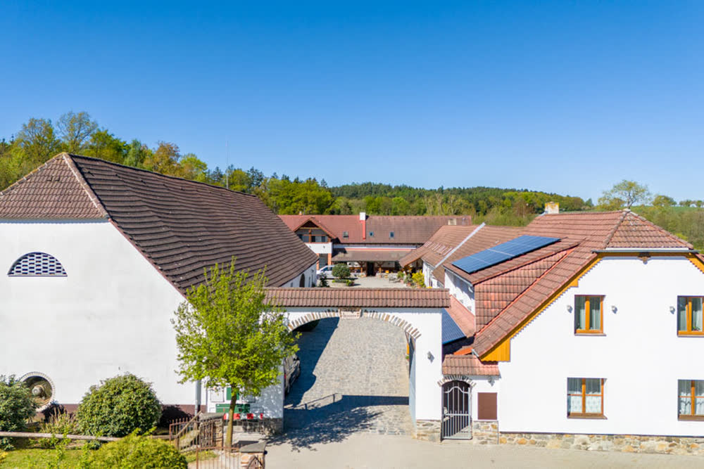 Das Gehöft Heroutice aus der Nähe